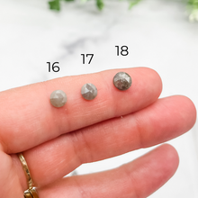 Load image into Gallery viewer, Diamond Ring - You choose your natural diamond!