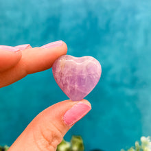 Load image into Gallery viewer, Mini Amethyst Heart Carving